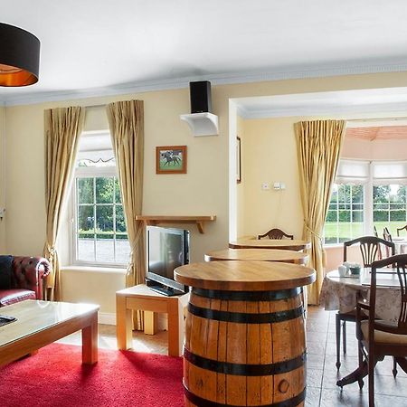 The Ridgewood Lodge Newbridge  Exteriör bild